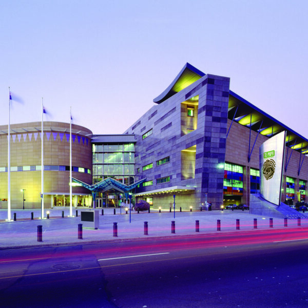 Te Papa at dusk, 2015. Photo by Te Papa Imaging. Te Papa (108057) Te Papa at dusk, 2015. Photo by Te Papa Imaging - Project management